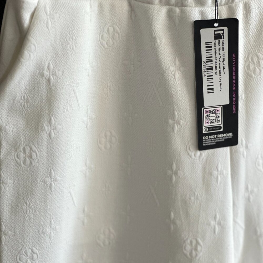 A MUST BUY! TRENDY, STYLISH, Spring, Summer, Fall OR Winter, WINTER WHITE! - Picture 5 of 9